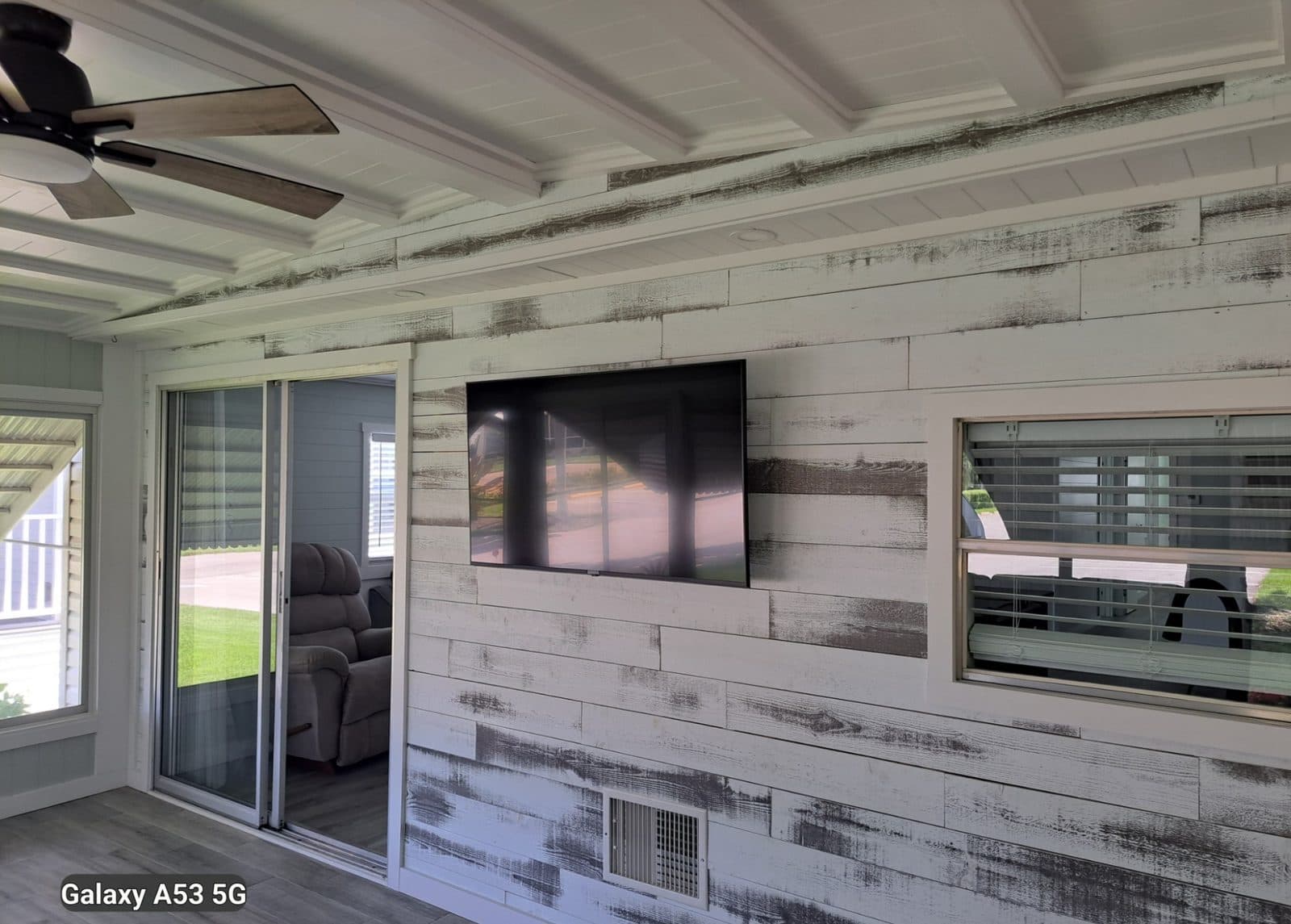 Feature wall and TV mounting